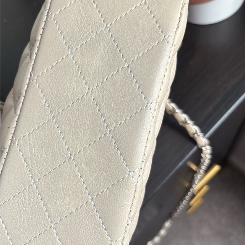 Chic Quilted Tan Shoulder Bag - Picture 5 of 5